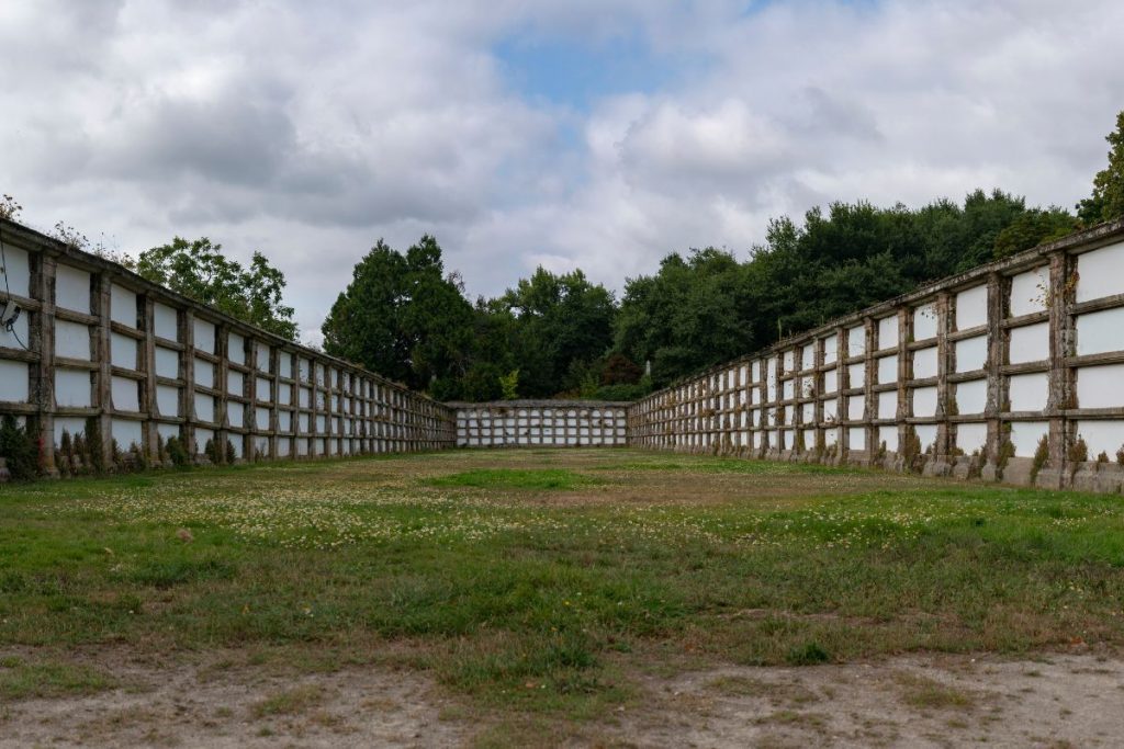 Recorrer el Parque de Bonaval y su antiguo cementerio