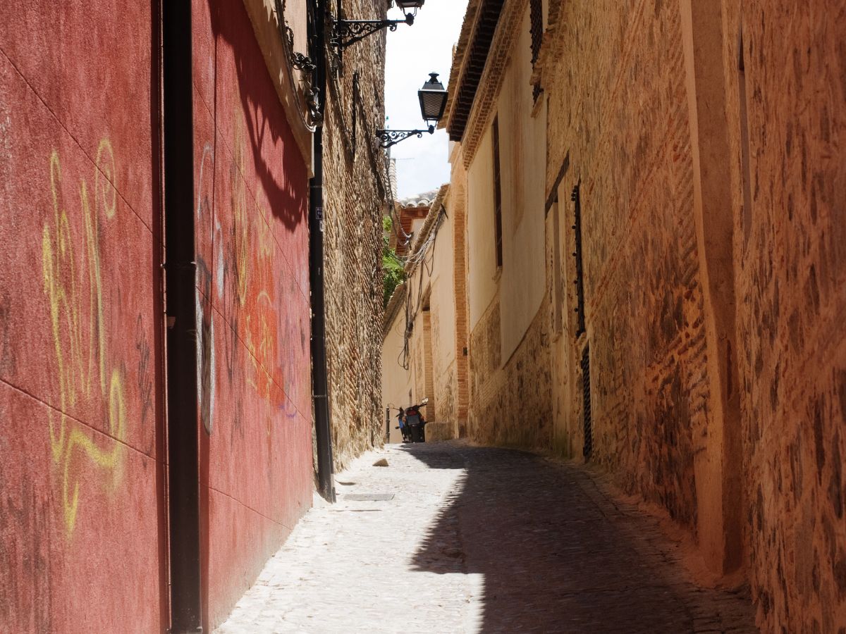 Callejuela por Santa Cruz