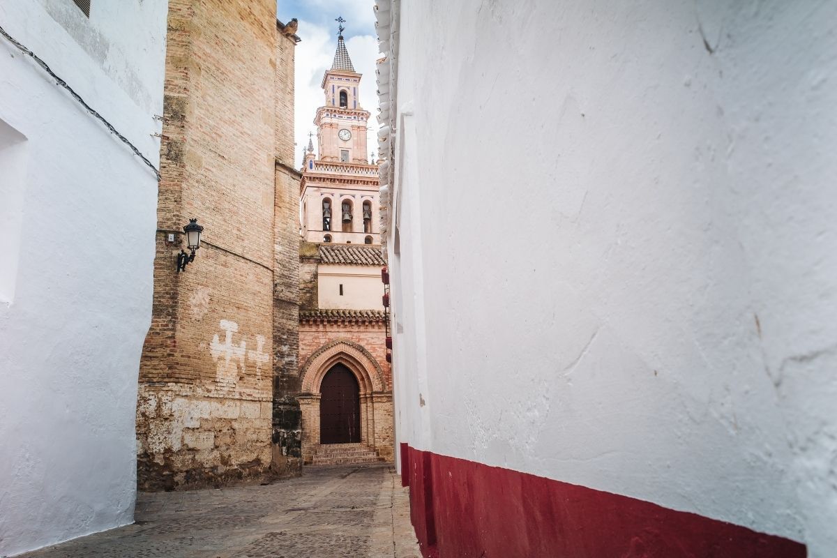 En el free tour por Carmona de Ciudad Secreta Tours te enseñamos todos los secretos de las calles de Carmona