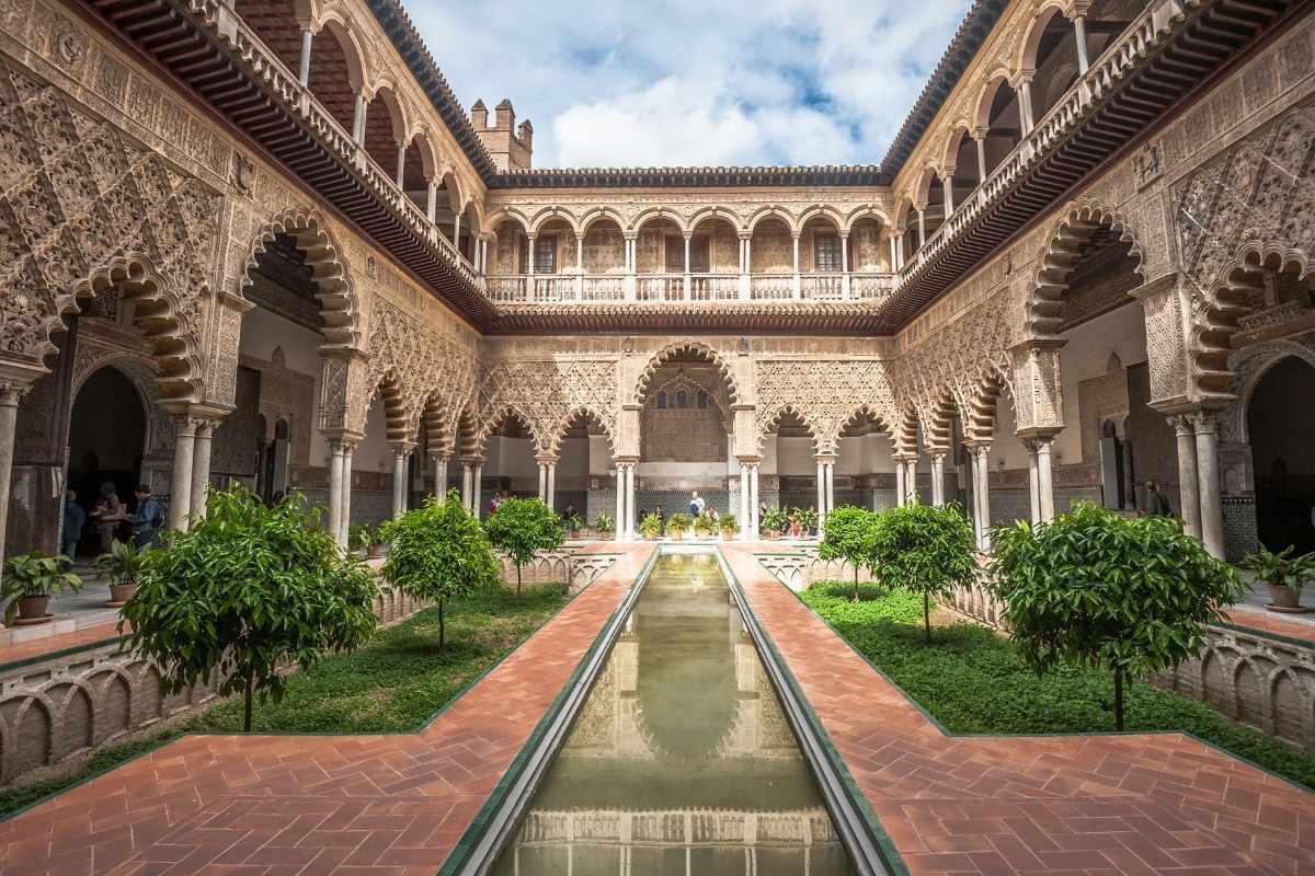 El Alcazar es uno de los monumentos gratis en Sevilla