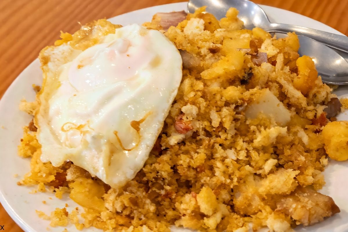 MIgas con huevo, una buena idea de qué comer en Carmona