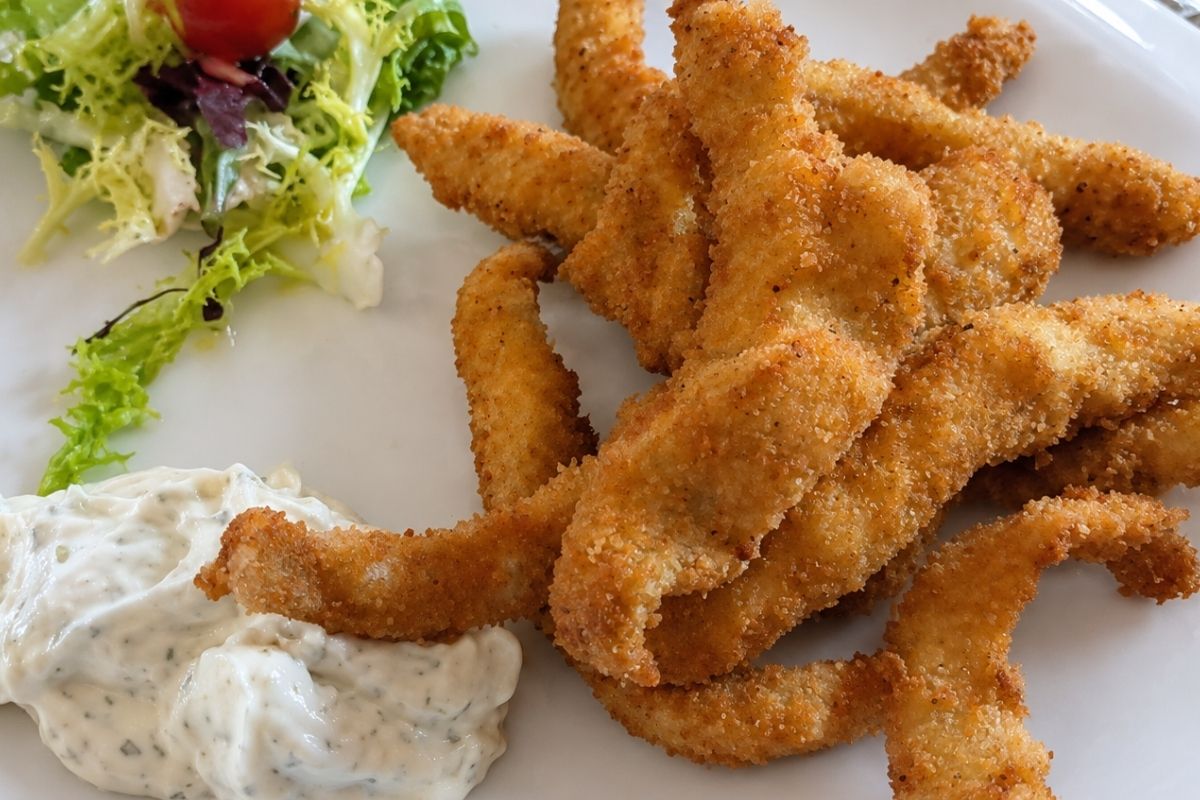 La gastronomía de Carmona está basada en los productos de la Vega pero también los pescados tienen mucho protagonismo